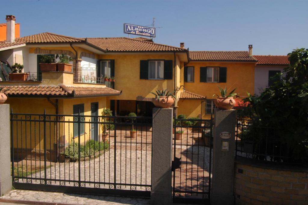 Albergo Da Benedetta Vetralla Exteriör bild