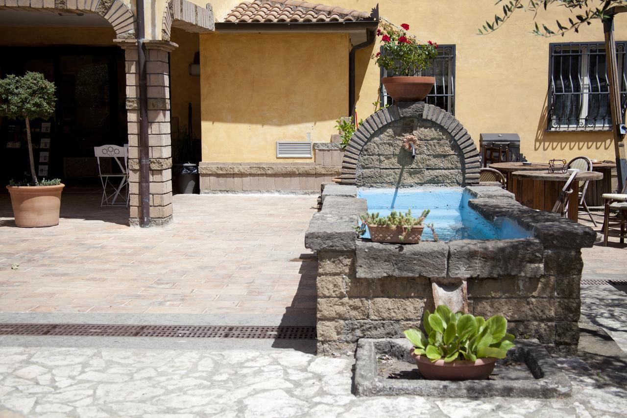Albergo Da Benedetta Vetralla Exteriör bild